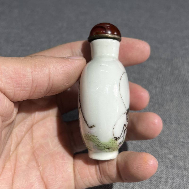 清道光粉彩虫趣图鼻烟壶 - 图5