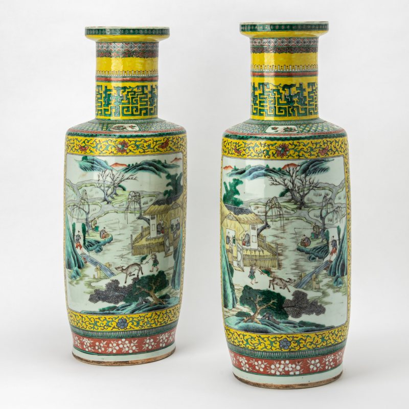 A Pair of Chinese Enameled Porcelain Rouleau Vases - 图4