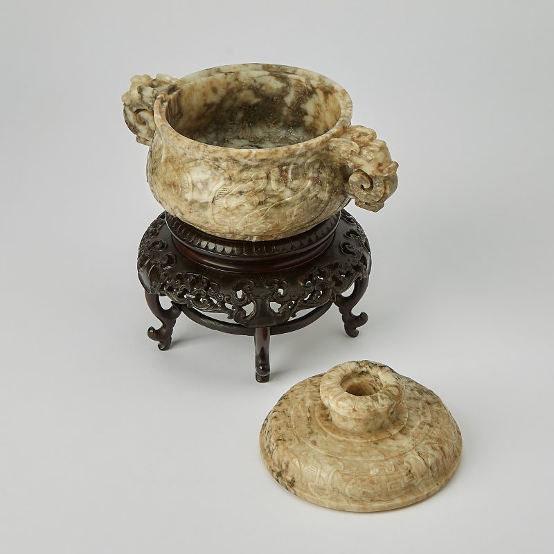 A Chinese Mottled Jade Archaistic Gui-Form Censer and Cover - 图6