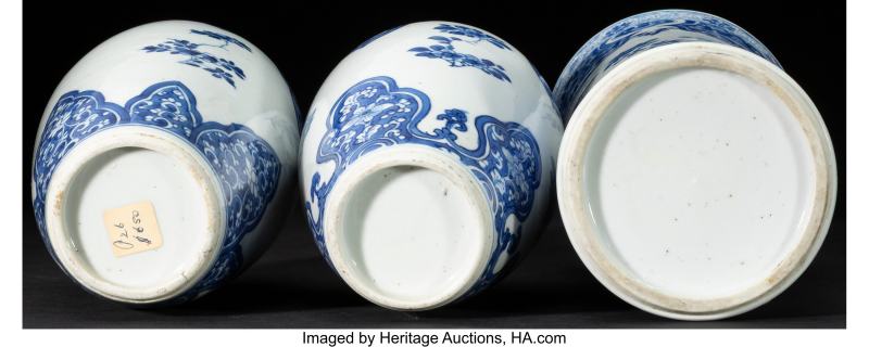 Two Chinese Blue and White Covered Jars and a Vase - 图4