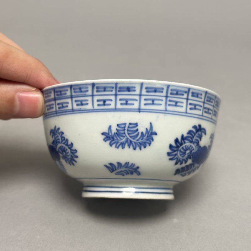 清早期 青花花卉纹碗一对 - 图3