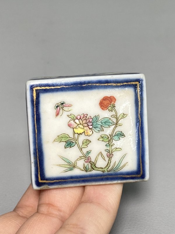 清乾隆 青花粉彩人物花卉纹糊斗 - 图13