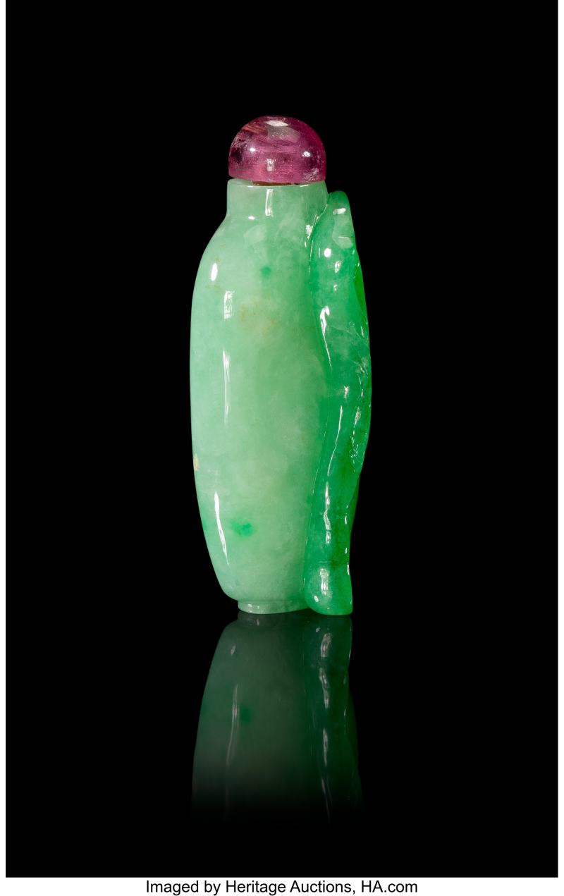 A Chinese Carved Apple Green Jadeite 'Lotus Leaf' Snuff Bottle - 图4