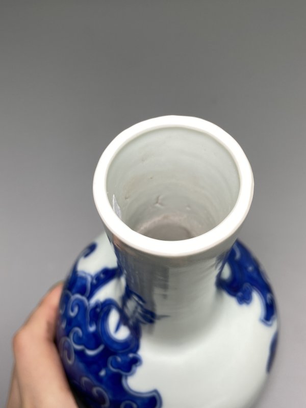 清 青花螭龙纹摇铃尊 - 图18
