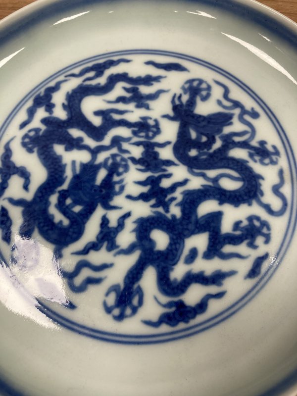明嘉靖 青花云龙纹盘一对 - 图11