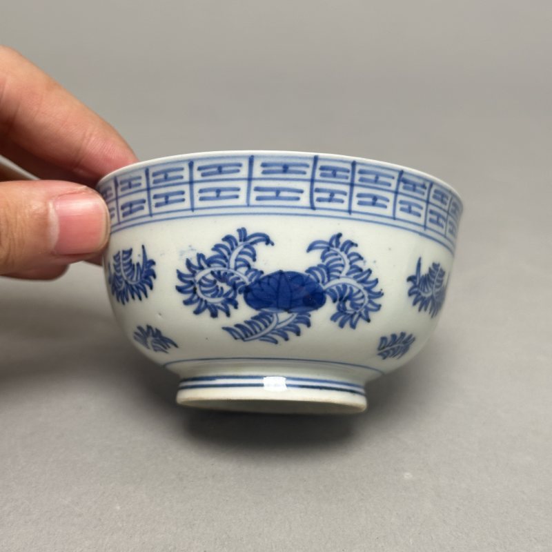 清早期 青花花卉纹碗一对 - 图5