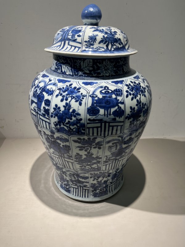 清康熙 青花折枝花卉博古清供图大将军盖罐 - 图2