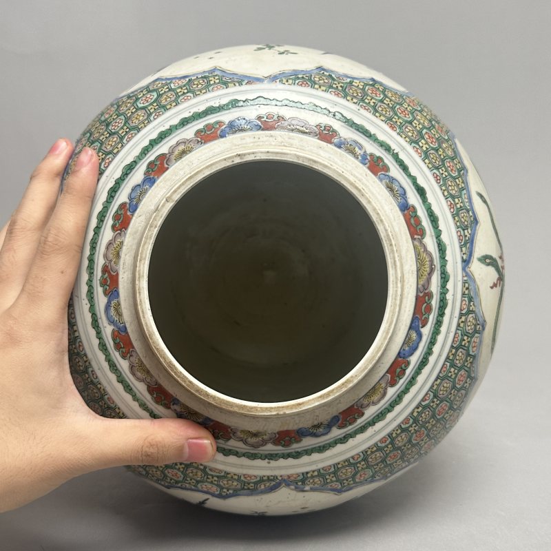 清康熙 青花五彩开光洞石花鸟图罐 - 图11