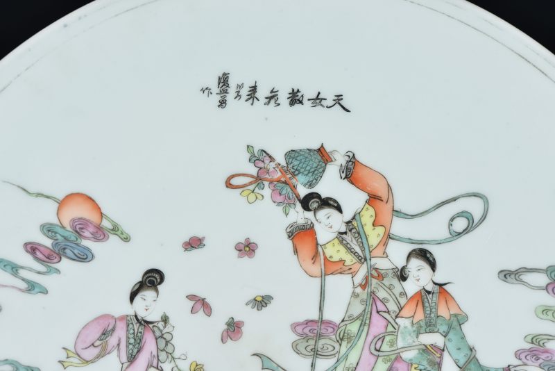 民国 浅绛彩天女散花纹大盘 - 图2