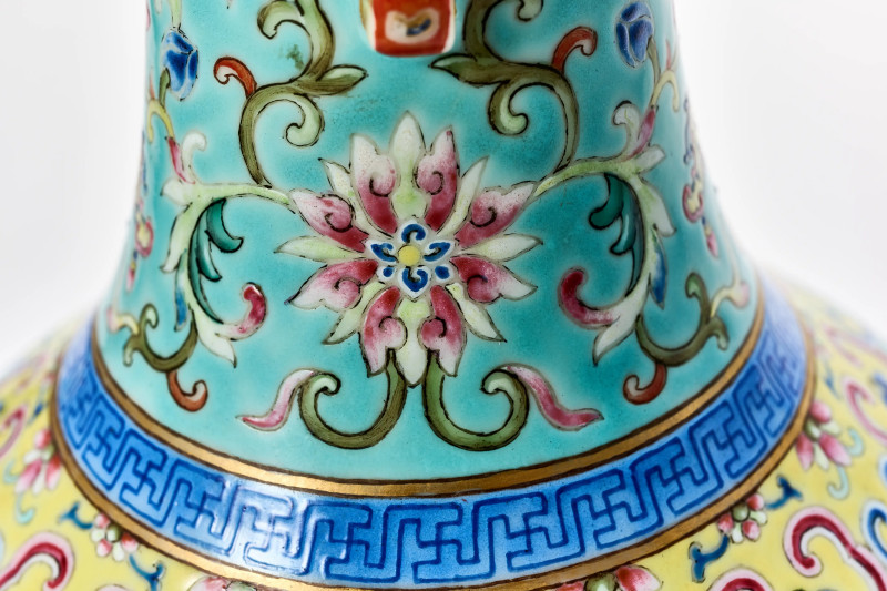 清道光 松石绿地洋彩花卉纹双耳瓶 - 图10
