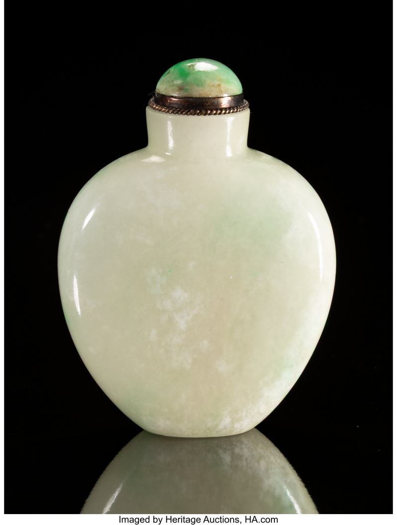 A Chinese Carved Emerald Green Flecked Jadeite Snuff Bottle - 图3