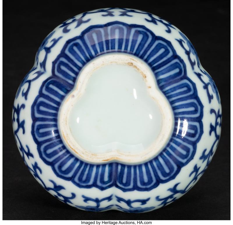 A Chinese Blue and White Conjoined Double-Gourd Vase - 图3