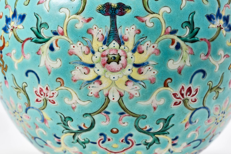 清道光 松石绿地洋彩花卉纹双耳瓶 - 图11