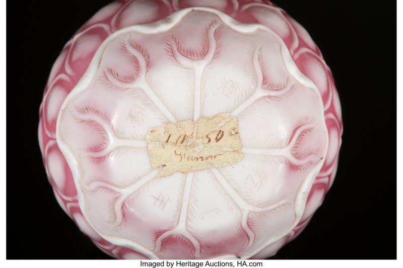 A Chinese Peking Glass Pink-Ground and White Overlay 'Lotus' - 图3