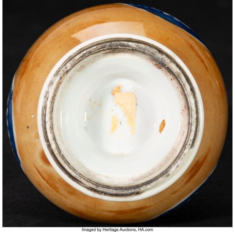 A Chinese Café-au-Lait and Underglaze Blue Rose Water Sprinkler - 图3