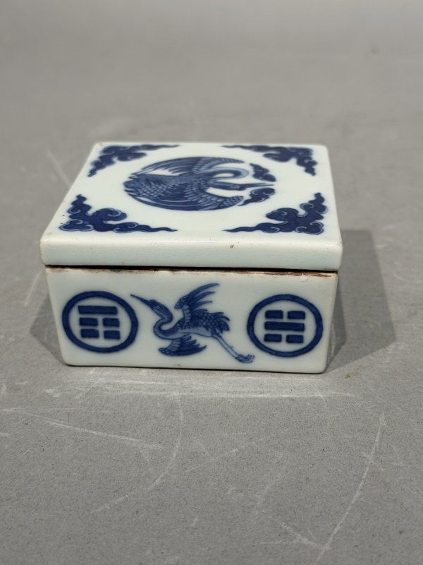 清光绪 青花云鹤八卦纹方盒 - 图4
