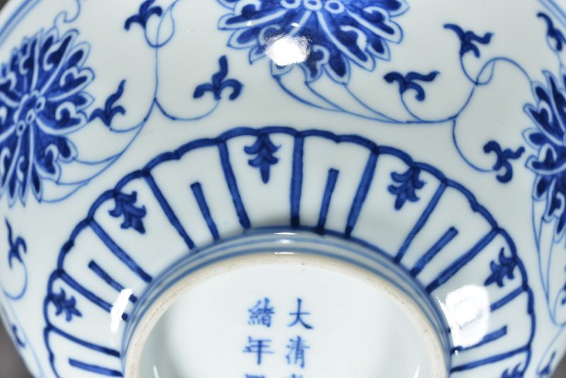 清光绪 青花缠枝莲纹碗 - 图2