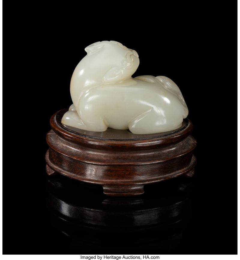 A Chinese Carved Russet Pale Celadon Jade Figure of a Recumbent Animal - 图3