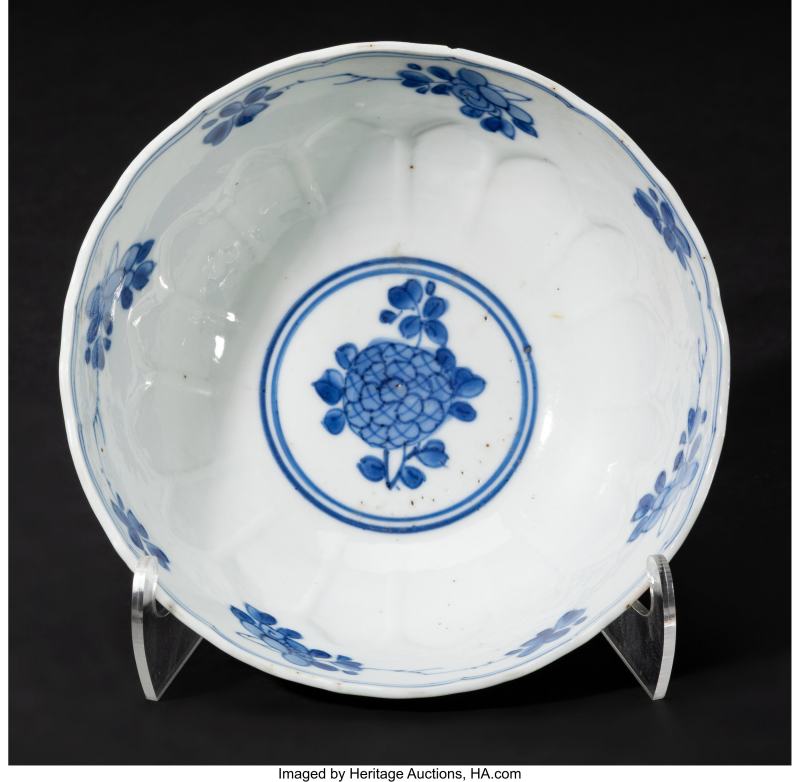 A Chinese Blue and White Lobed 'Floral' Bowl