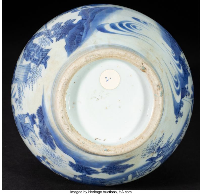 A Chinese Blue and White 'Warriors' Bottle Vase, Transitional period - 图4