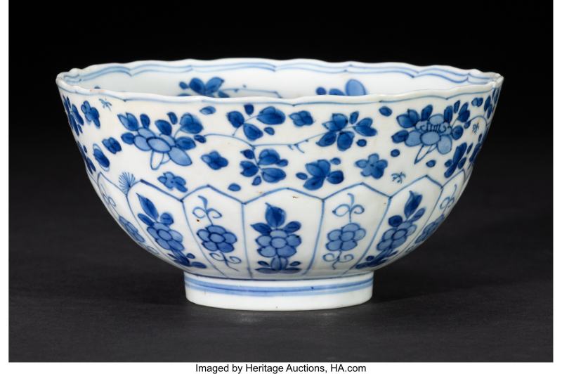 A Chinese Blue and White Lobed 'Floral' Bowl - 图3