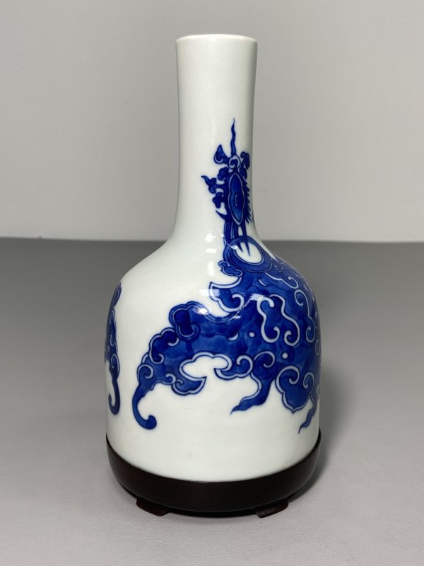 清 青花螭龙纹摇铃尊 - 图23