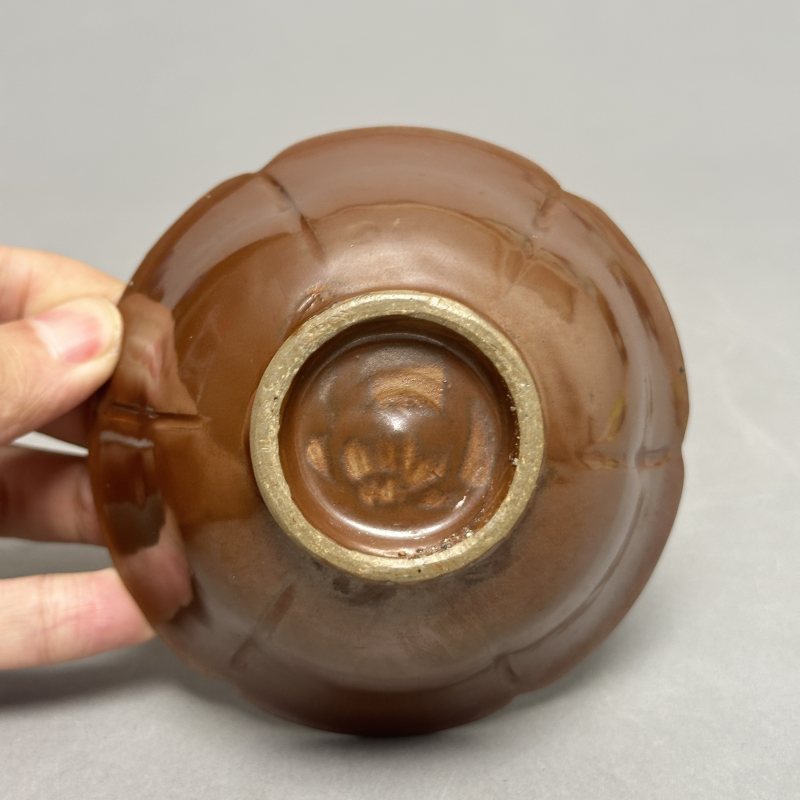 明早期 酱釉花口碗 - 图4