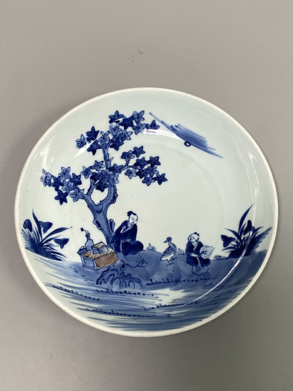 清乾隆 青花釉里红松下高仕大盘 - 图2