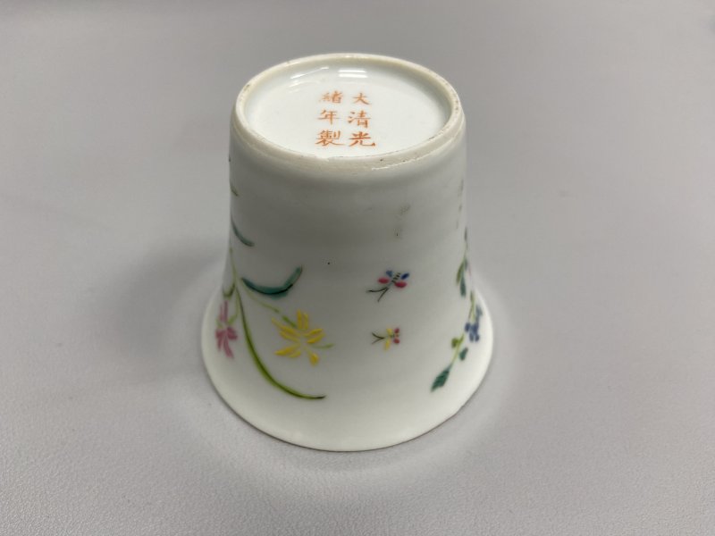 清光绪 粉彩花卉马蹄杯一对 - 图8