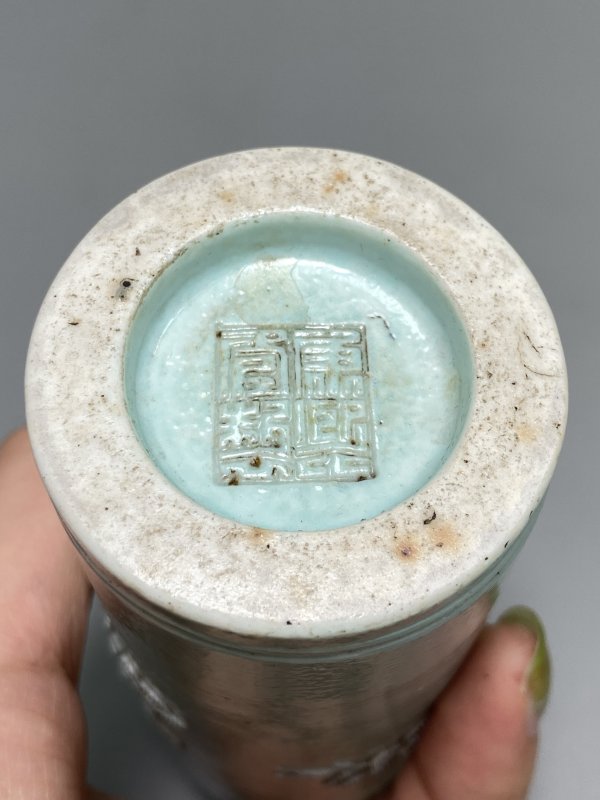 清 雕瓷“英雄独立”小香插 - 图6