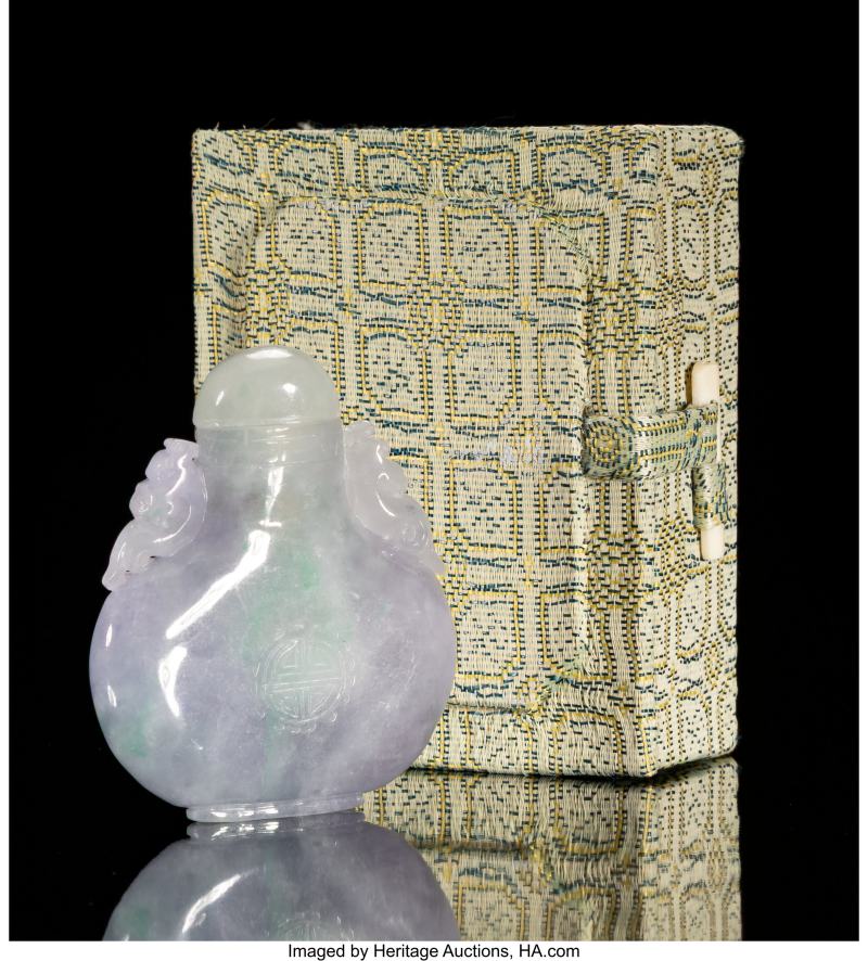 A Chinese Carved Lavender Jadeite Snuff Bottle - 图2