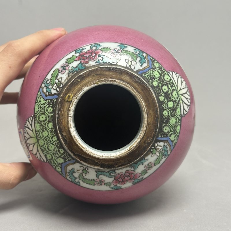 清中期 胭脂红底开光粉彩大吉图萝卜罐 - 图4