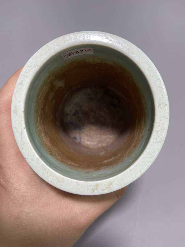 清道光 “王炳荣”款 湖水绿釉雕瓷山水踏雪寻梅小笔筒 - 图19