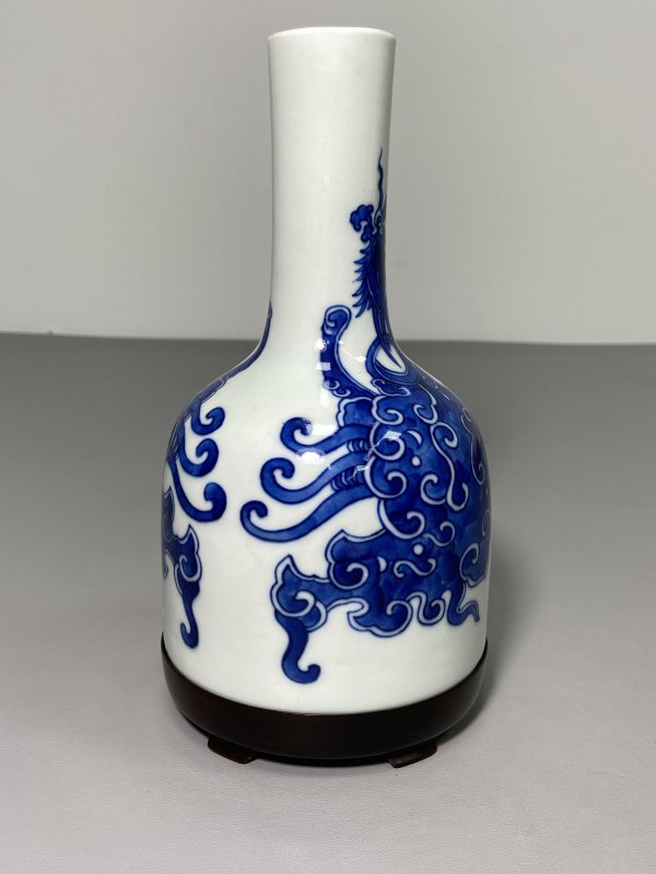 清 青花螭龙纹摇铃尊 - 图25