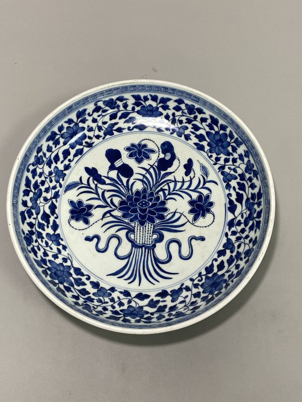 清雍正 青花缠枝莲纹大盘 - 图2