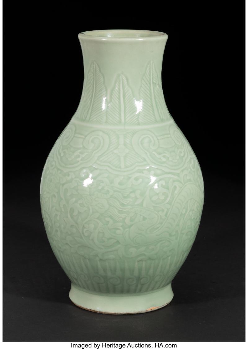A Chinese Celadon-Glazed 'Dragon' Vase - 图2