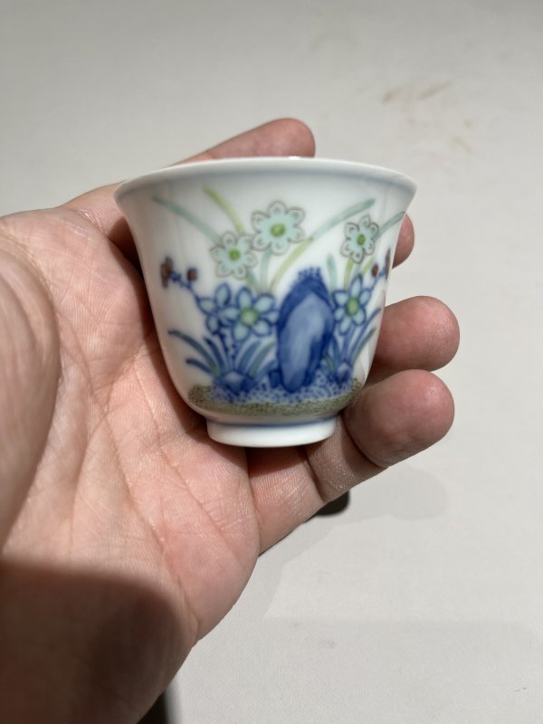 清同治 斗彩水仙花石纹小酒杯一对 - 图3
