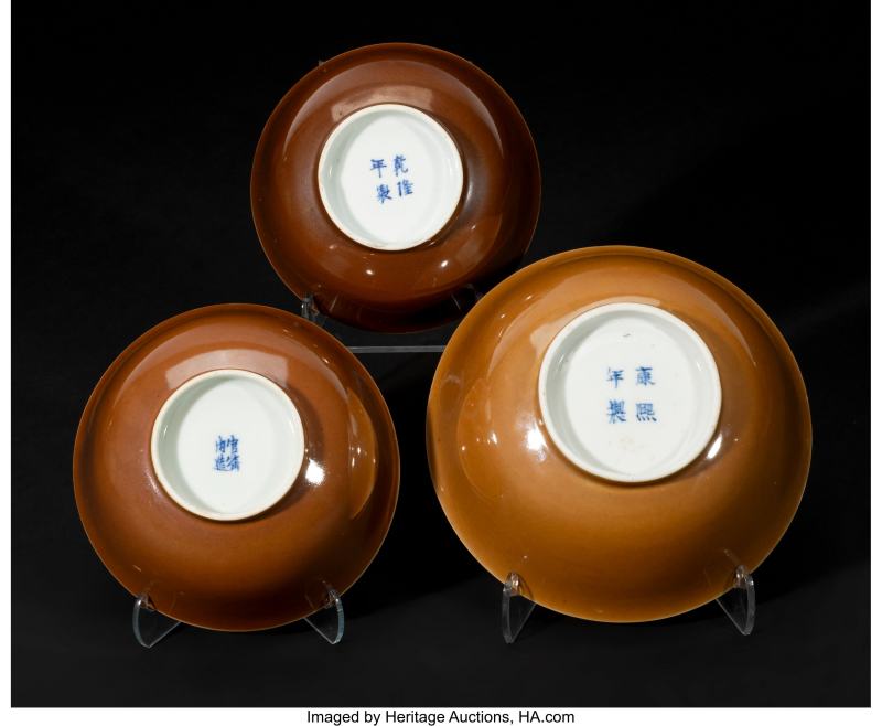 A Group of Three Chinese Blue and White and Café-au-Lait Bowls - 图2