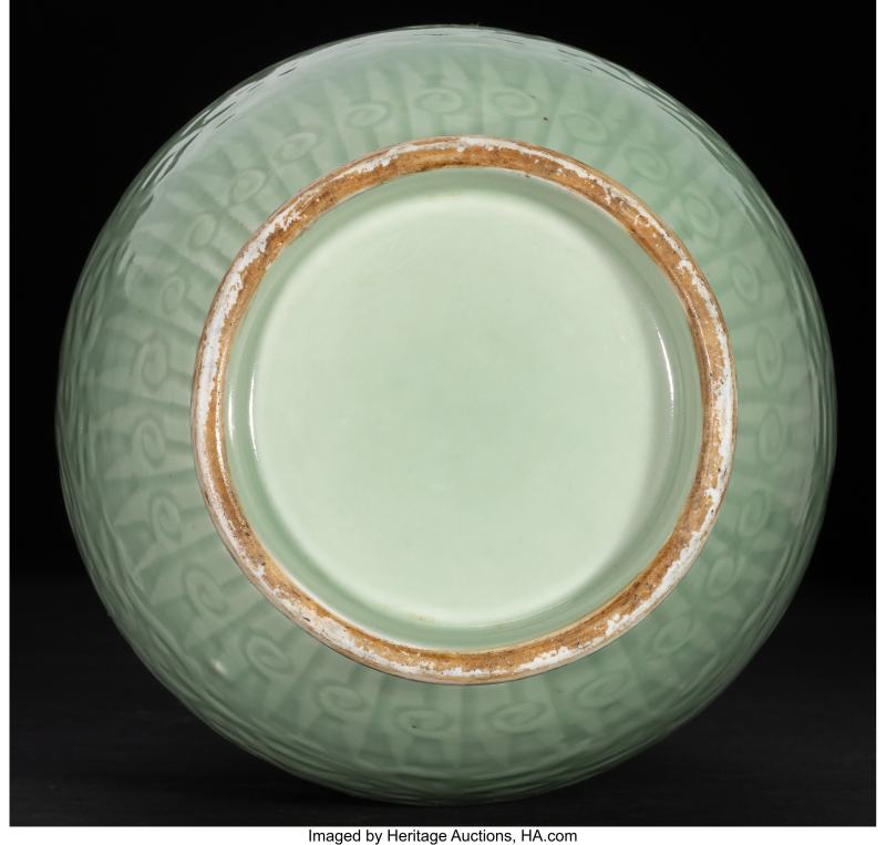 A Chinese Celadon-Glazed 'Dragon' Vase - 图3