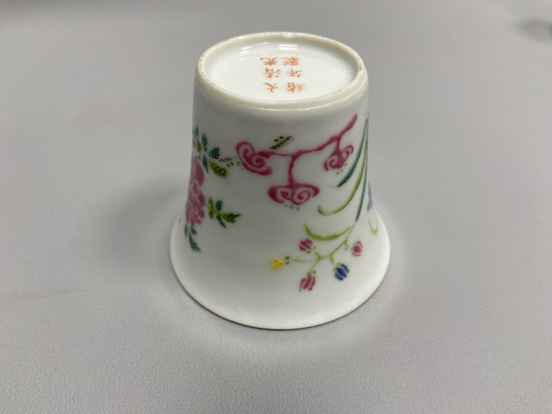 清光绪 粉彩花卉马蹄杯一对 - 图10