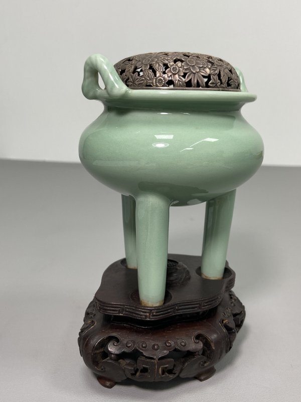 清乾隆 天青釉三足炉 - 图6