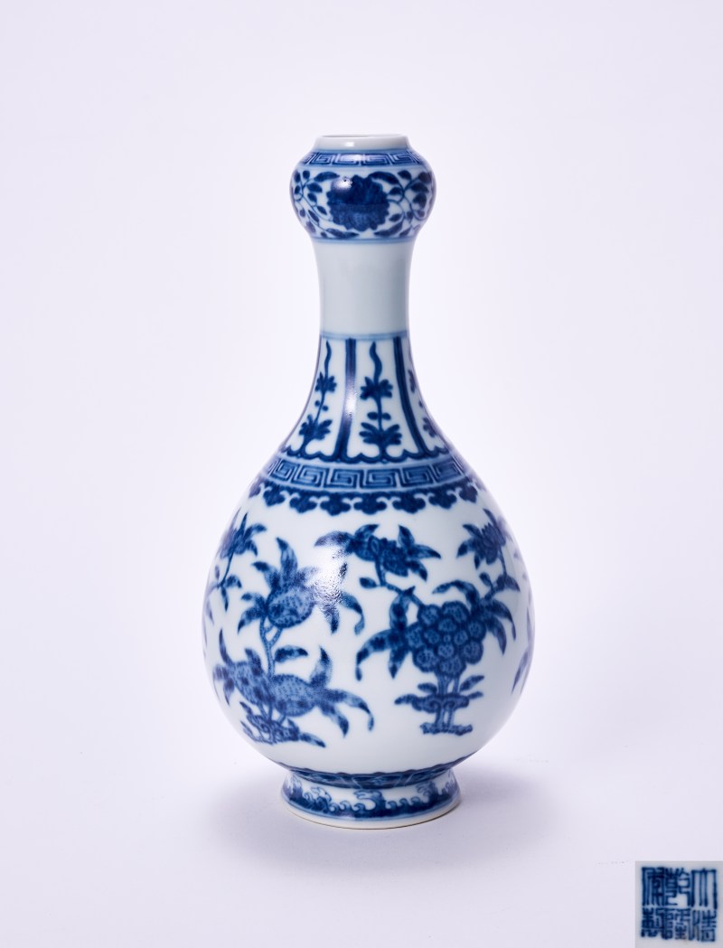 清 青花折枝花卉纹蒜头瓶