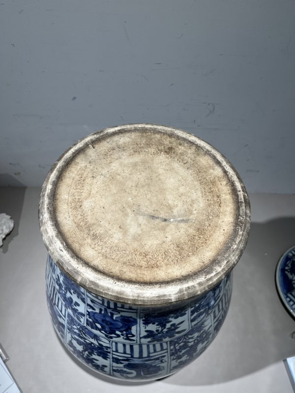 清康熙 青花折枝花卉博古清供图大将军盖罐 - 图9