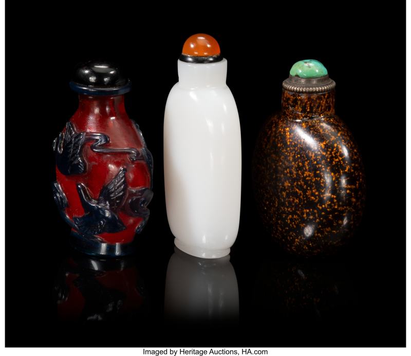 A Group of Three Chinese Glass Snuff Bottles - 图2