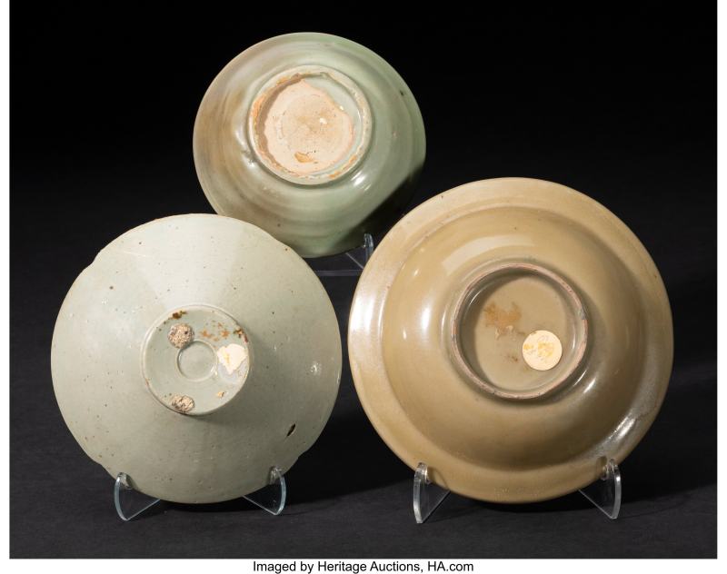A Group of Three Asian Celadon-Glazed Dishes - 图2