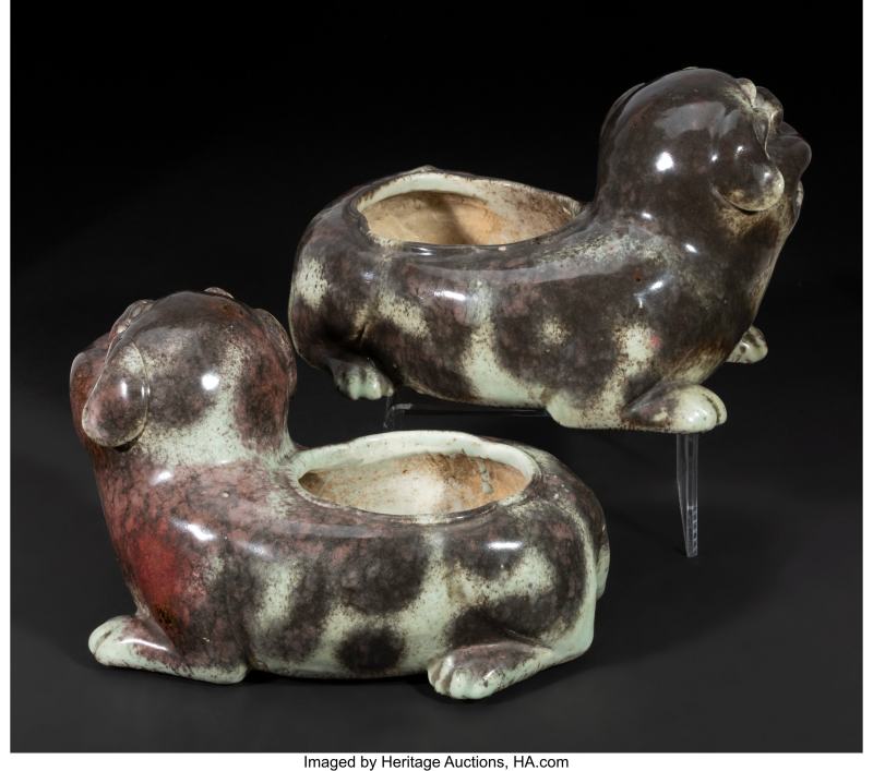 A Pair of Chinese Export Ceramic Dog-Form Planters - 图3