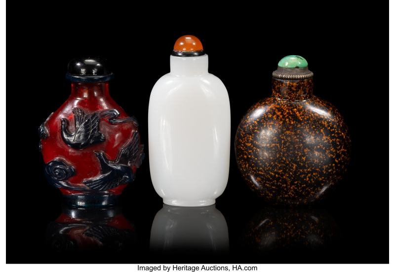 A Group of Three Chinese Glass Snuff Bottles - 图4