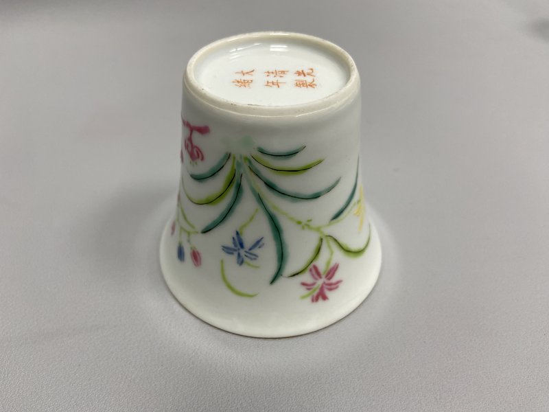 清光绪 粉彩花卉马蹄杯一对 - 图12