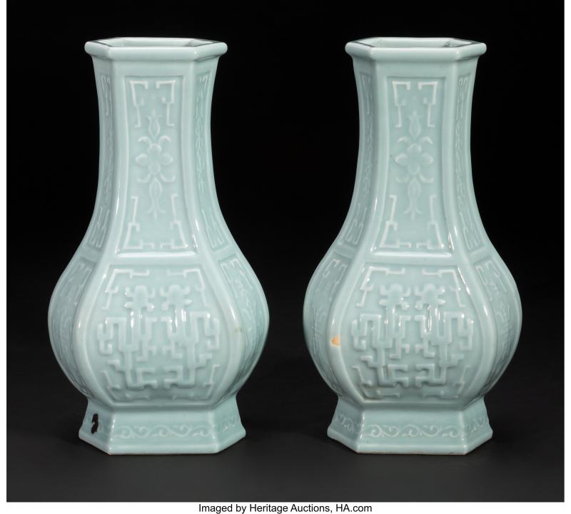 A Pair of Chinese Blue-Glazed Hexagonal Vases - 图3