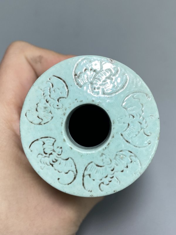 清 雕瓷“英雄独立”小香插 - 图11